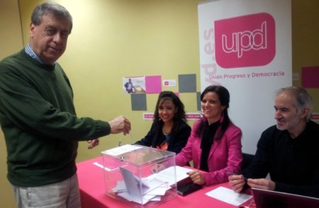 Francisco Sosa Wagner gana las primarias en Ávila