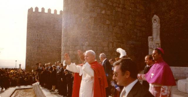 Bendicen la estatua de Juan Pablo II