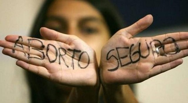 Ávila defiende el derecho al aborto