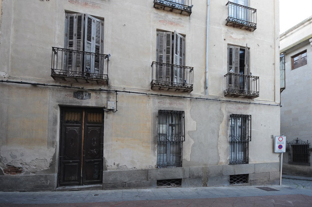 Edificio abandonado en Vallespín esquina Ramón y Cajal