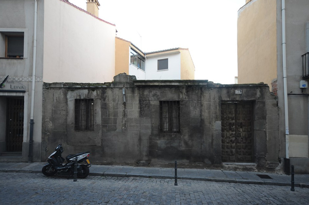 Ruina y abandono en la calle Esteban Domingo