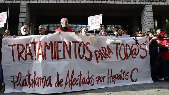 IU de Ávila con los afectados por la hepatitis C