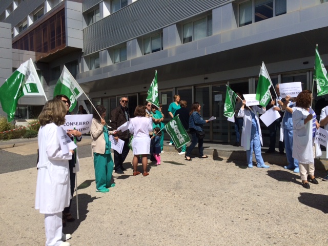 Manifestación en la puerta del Hospital Ntra. Sra. de Sonsoles