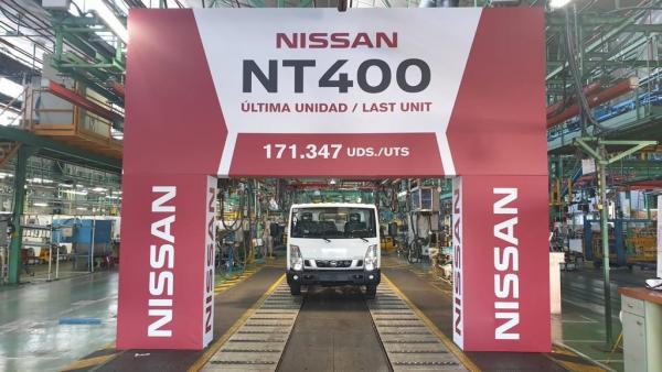 Nissan fabrica el último vehículo en su planta de Ávila