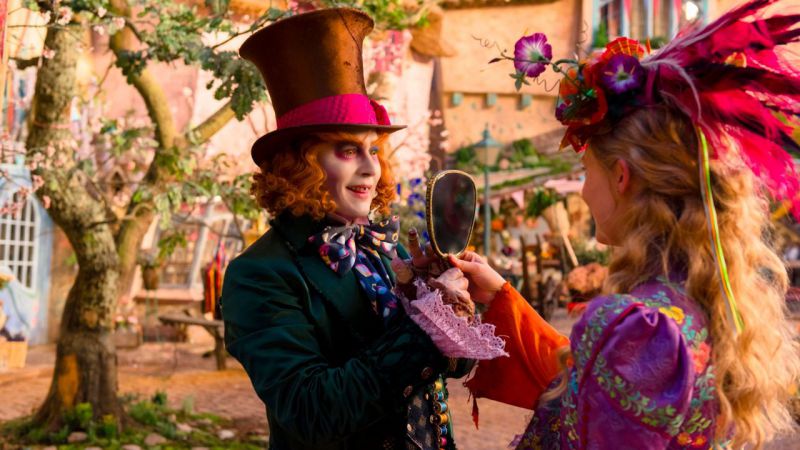 Alicia a través del espejo