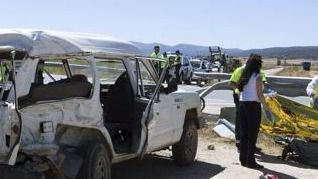 Un camión arrolla a un todoterreno en Ávila resultanto tres personas muertos y seis heridos