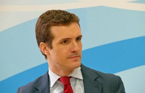El PSOE presenta los rivales de Pablo Casado