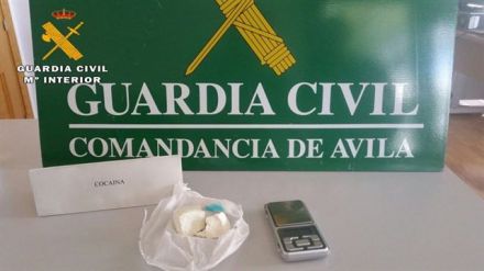 Desmantelado un punto de venta de cocaína en Mombeltrán y detenidas dos personas