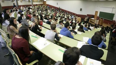 Educación destina 1,5 millones de euros a la segunda convocatoria de las becas universitarias para el curso 2017-2018
