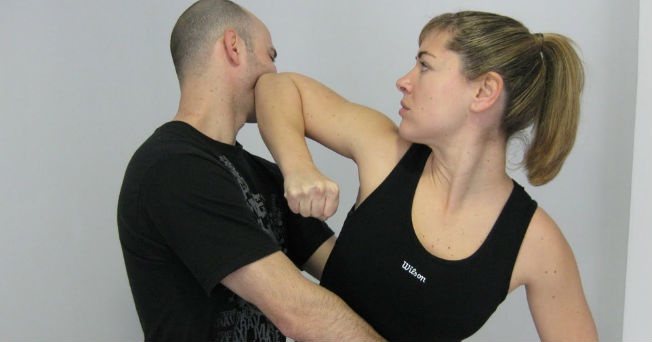 El Barco de Ávila acogió el sábado un curso de defensa personal femenina