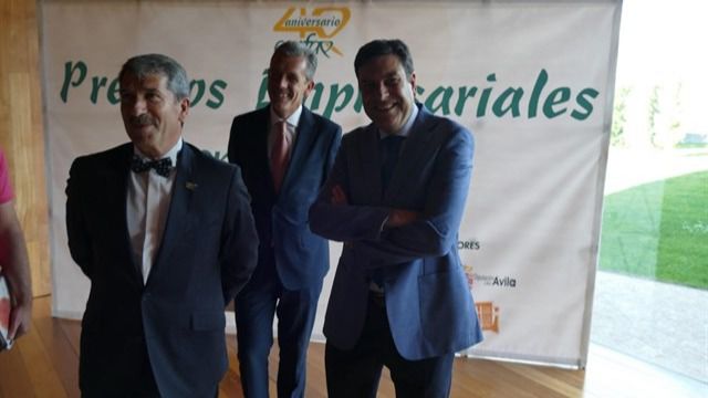 Fernández Carriedo destaca a las empresas premiadas por la patronal abulense