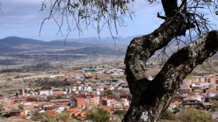Fallece una mujer de 35 años en el choque de un turismo y un camión en El Tiemblo (Ávila)
