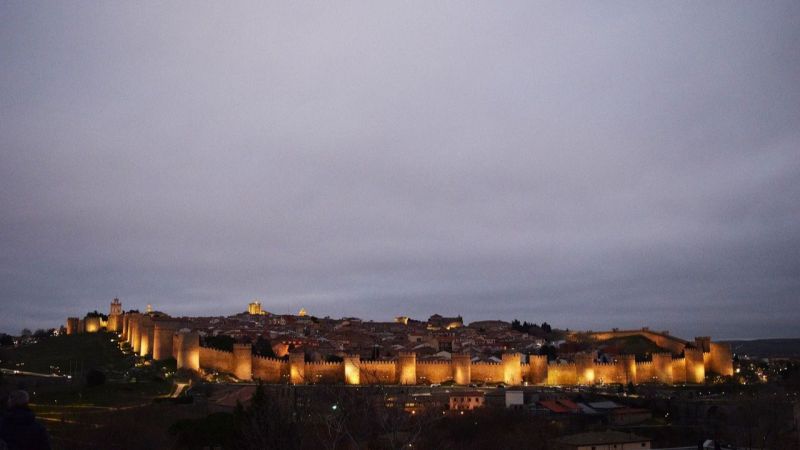 Ayuntamiento de Ávila suspende la iluminación ornamental de la ciudad
