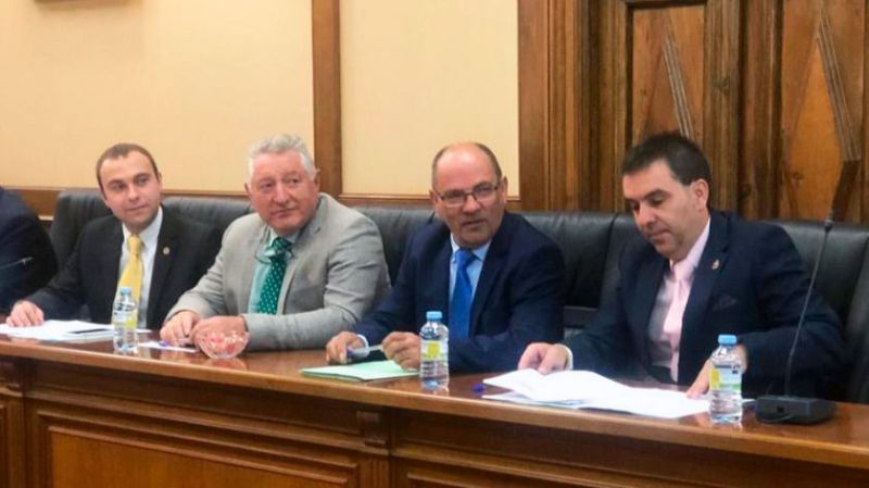 Por Ávila lamenta la 'falta de ambición' y la 'sumisión' del presidente de la Diputación