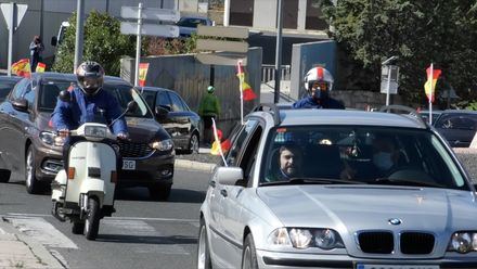 Caravana de vehículos por las calles de Ávila contra el gobierno central