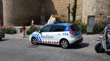 Galardonados con la Medalla de Plata al Mérito de la Policía Local tres agentes de Ávila