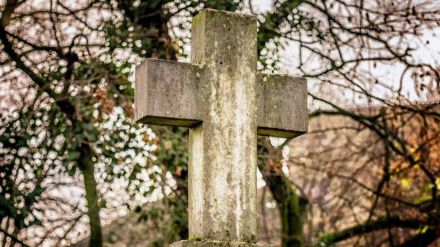 El cementerio de Ávila recupera su horario habitual