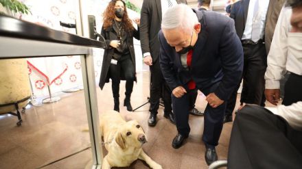 Netanyahu en plena campaña electoral: Vender hielo a los... esquimales