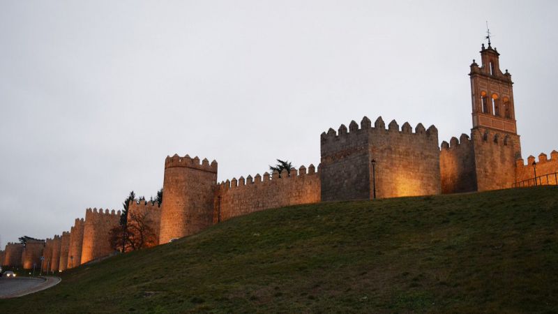 Ávila apaga su muralla por 'La hora del planeta'