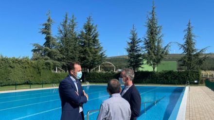 La Junta impulsa la modernización de la piscina de verano de Las Navas del Marqués