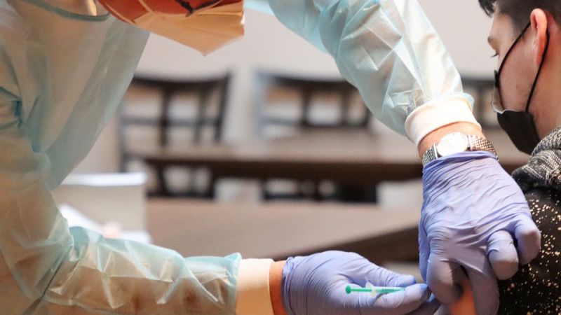 Castilla y León ha recibido esta semana casi tres veces menos vacunas que hace siete días