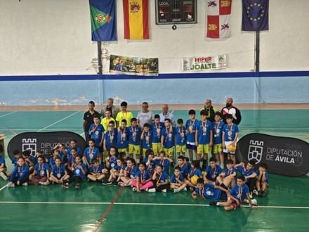 16 equipos compiten en jornada de baloncesto escolar en El Tiemblo