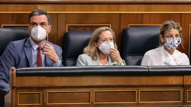 Pedro Sánchez, Nadia Calviño y Yolanda Díaz