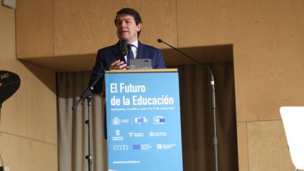 Mañueco anuncia la rebaja de las ratios máximas de alumnos por grupo a partir del próximo curso