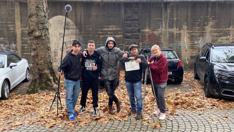 En la imagen: El mehdi  tahir (director), Jose Mateos Mariscal, Leandro Mateos Hernández, Laura (cámara profesional) , Addel (actor principal). En la ciudad de Düsseldorf, grabando las primeras tomas.