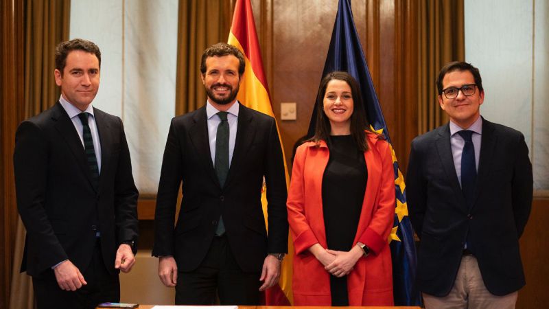 Reunión de los líderes del PP y Cs