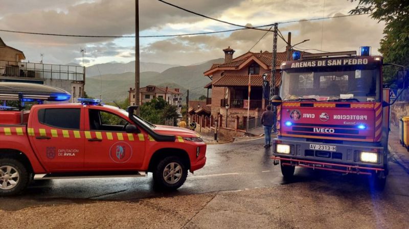 La Diputación actúa en Santa Cruz del Valle para minimizar los daños de la tromba de agua de este lunes
