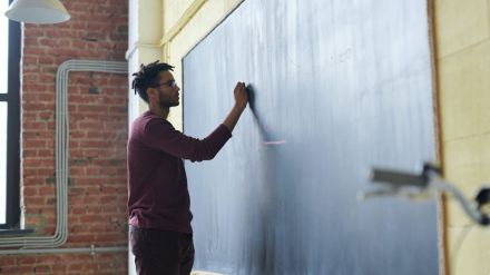 La Junta convocará las oposiciones de estabilización de Secundaria y otros cuerpos con casi 1.400 plazas