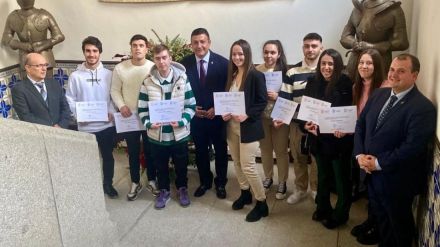 El 2 de octubre finaliza el plazo para optar a una de las diez becas para estudiantes universitarios