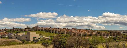 Monólogos, música, los viernes de palacio y competiciones deportivas el fin de semana en Ávila