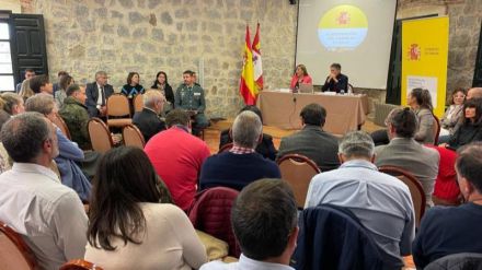 Barcones informa a los alcaldes de Ávila de los servicios que prestan las distintas áreas del Gobierno de España en la provincia