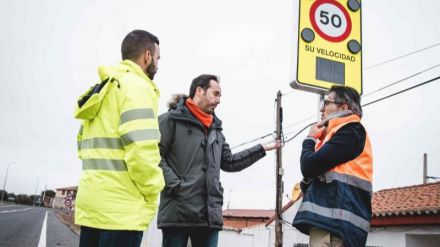 Mitma instala radares pedagógicos en travesías de las carreteras N-403 y N-501