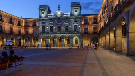 Por Ávila lamenta que el PP se manifieste contra Sánchez pero abrace al PSOE para una moción de censura