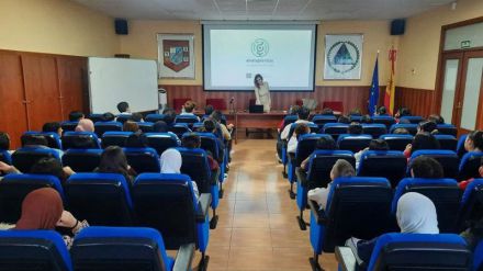 Segura impulsa charlas sobre prevención de la violencia de género en colegios