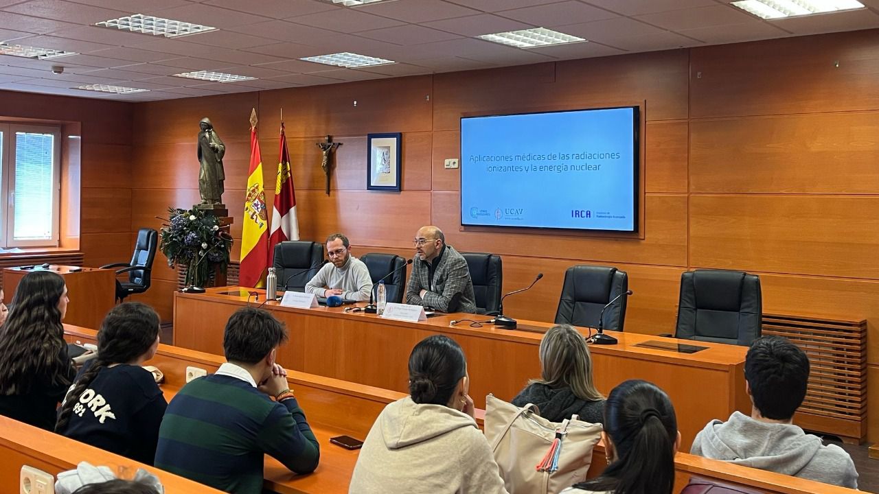 UCAV resalta el uso de la energía nuclear en medicina durante jornada especializada