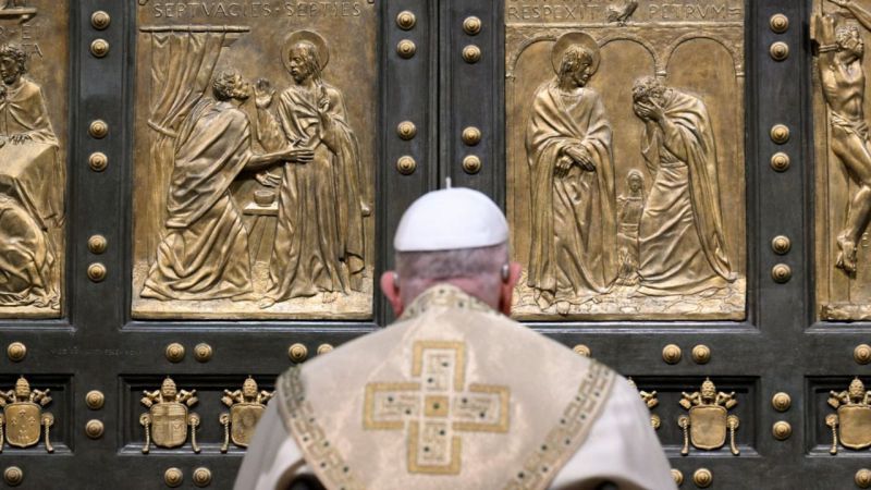 Se nos va Francisco y cae el muro de contención