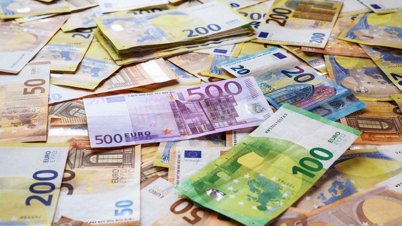Detenido en Ávila por intentar pagar con billetes falsos y con orden de expulsión