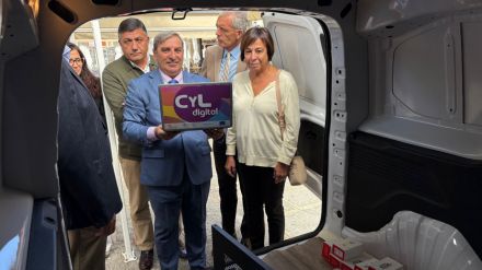 Aulas móviles de CyL Digital llevan formación tecnológica a 48 localidades en Castilla y León