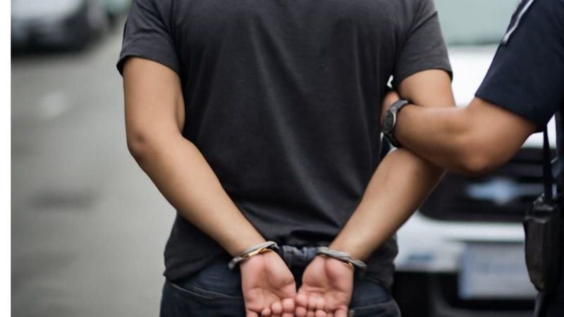 Hombre de 48 años arrestado por intento de homicidio en Arévalo