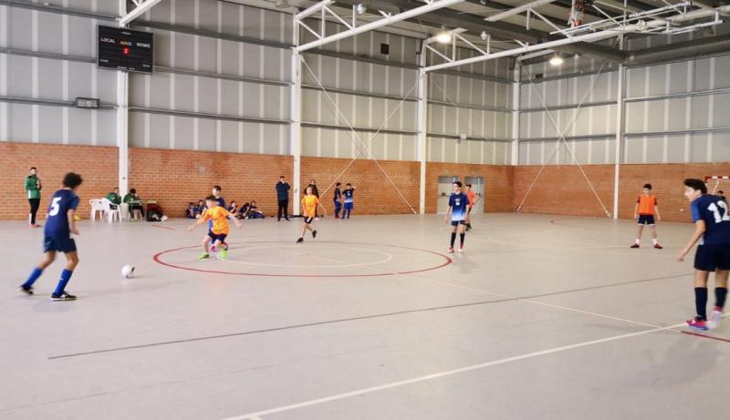 Voleibol y fútbol sala arrancan en Las Navas del Marqués con 150 escolares de toda la provincia