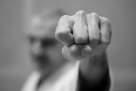 Mañueco insta a los jóvenes a declarar 'violencia cero' en un acto contra la violencia de género