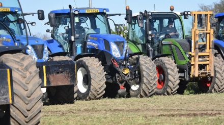 Protesta en Ávila: 300 tractores y mil personas defienden el campo contra Mercosur