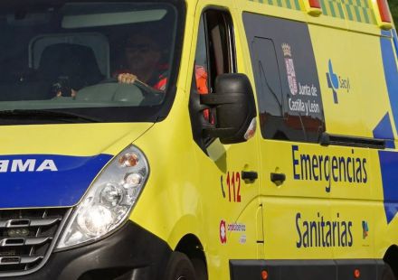 Accidente en Aldeavieja deja a dos personas atrapadas en un todoterreno volcado
