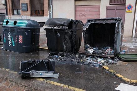 Cuatro menores identificados por incendiar 18 contenedores en Ávila