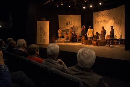 Teatro aborda derechos humanos y emigración con mayores de 'Ávila Contigo'