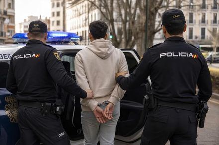 Detienen a un joven en Ávila por insultar a una mujer y agredir a la Policía